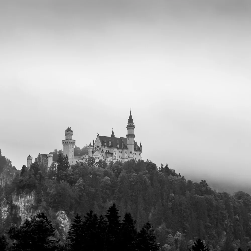 Schloss Neuschwanstein im Nebel - fotokunst von Christian Janik