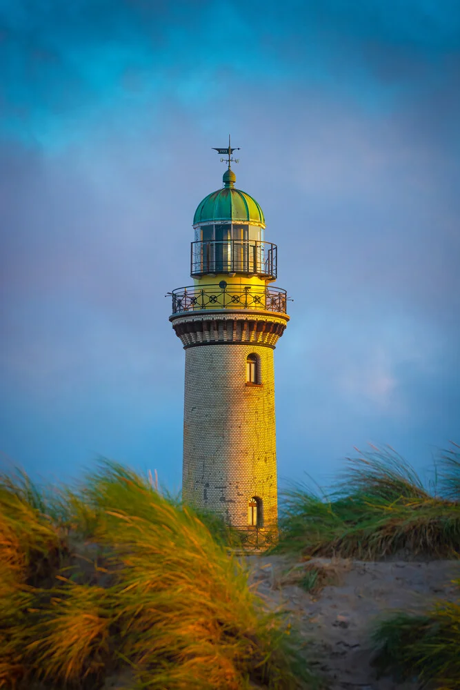 Leuchtfeuer in Warnemünde - fotokunst von Martin Wasilewski