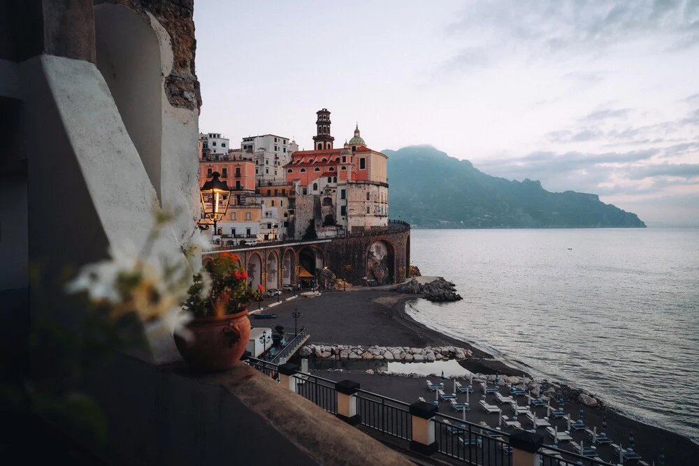 Atrani sunrise series V - fotokunst von André Alexander