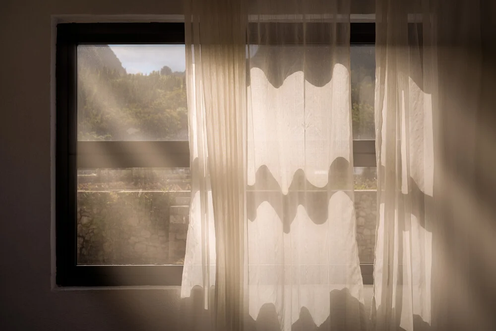 Late Summer Window Light - fotokunst von AJ Schokora