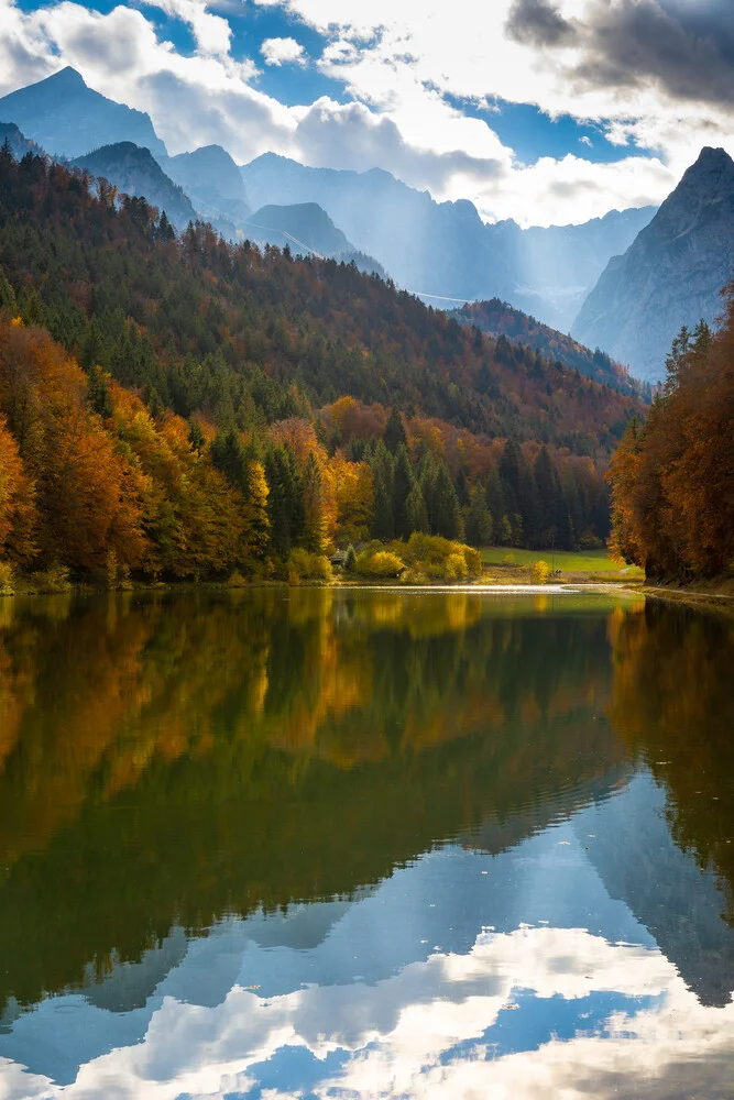 Herbstlicht am Zugspitzmassiv - fotokunst von Martin Wasilewski