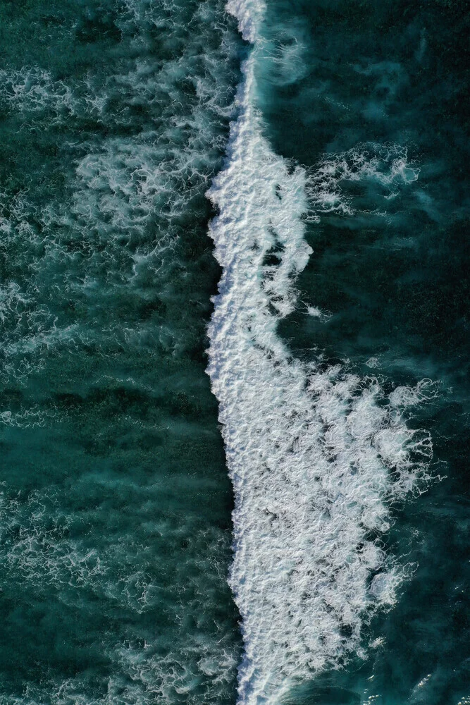 the radiant blue of the ocean WAVES - fotokunst von Studio Na.hili
