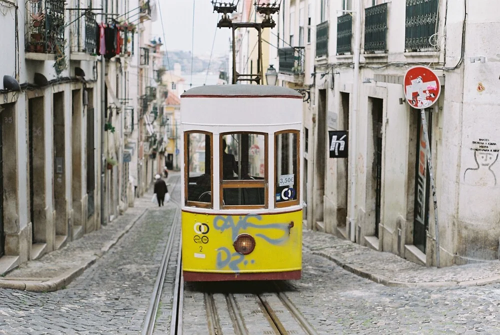 Elevador da Bica, Lissabon - fotokunst von Kathrin Schabelski