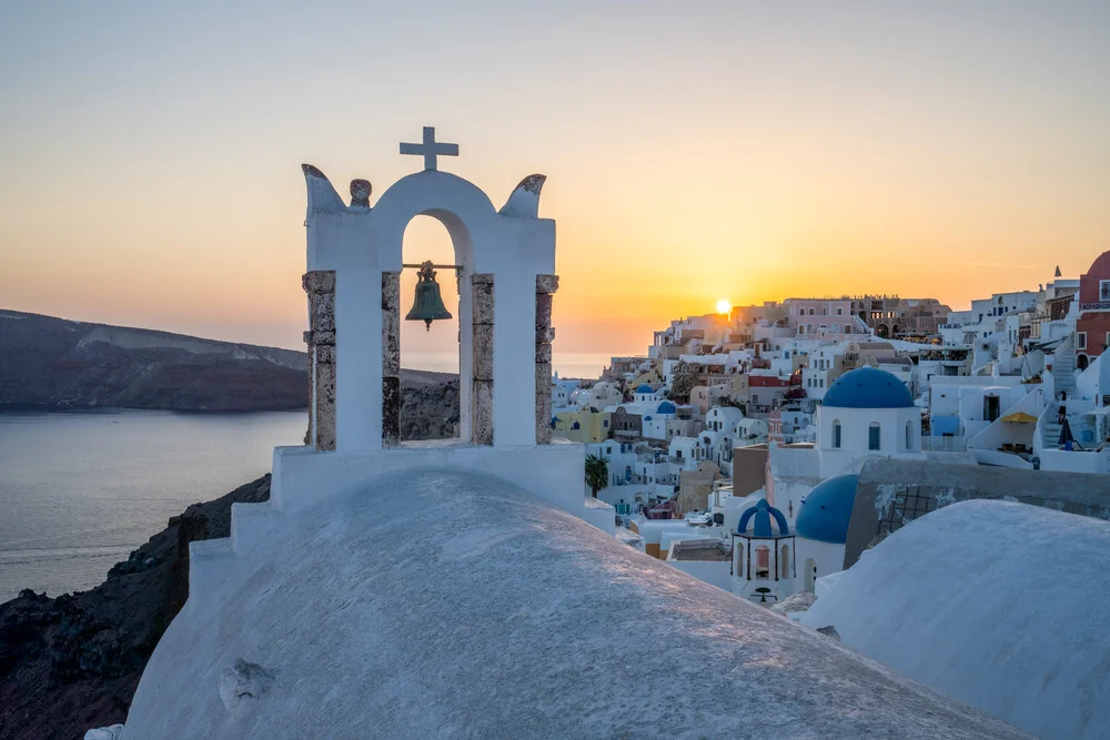 Sonnenuntergang in Oia - fotokunst von Jan Becke