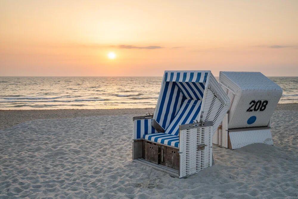 Sonnenuntergang am Nordseestrand - fotokunst von Jan Becke