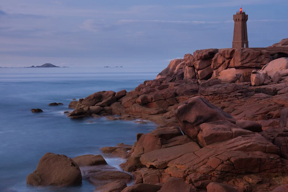 Lighthouse at the Cote de Granit Rose - fotokunst von Boris Buschardt