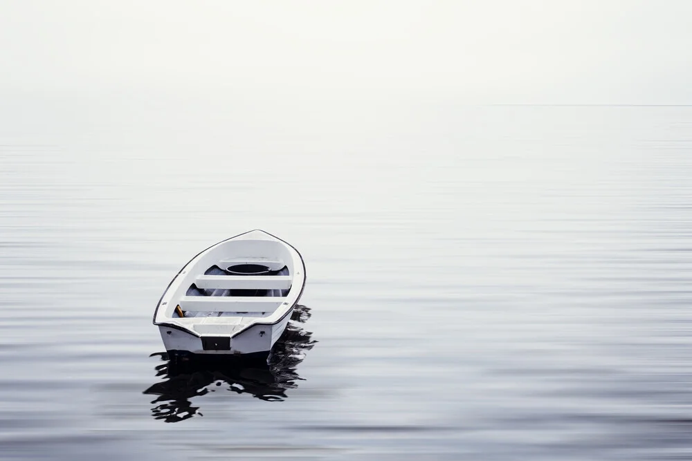 Das einsame Boot - fotokunst von Oliver Henze