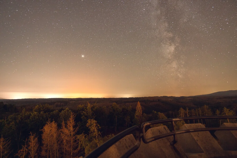 Milchstraße über Harzlandschaft Wernigerode - fotokunst von Oliver Henze