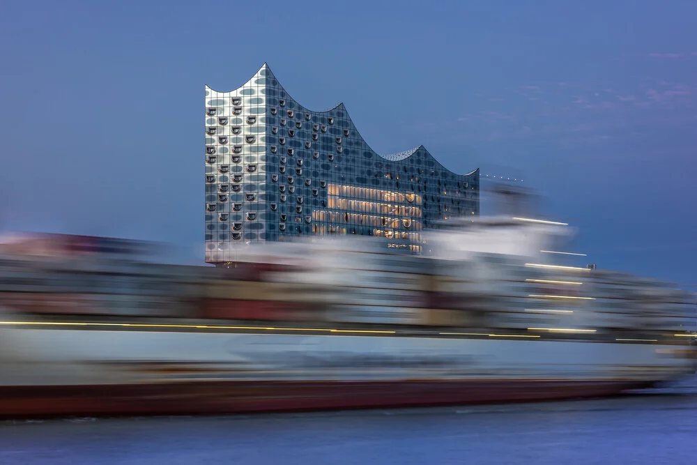 Maritime Elbphilharmonie - fotokunst von Michael Jurek