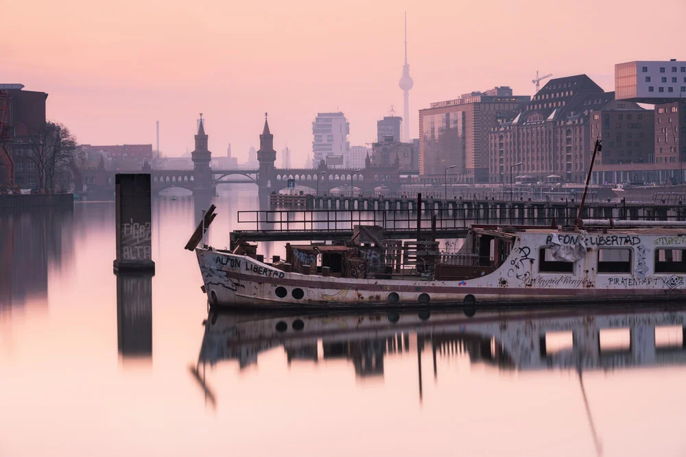 Fotokunst von Patrick Noack: Sahara-Staub färbt den Himmel über Berlin.