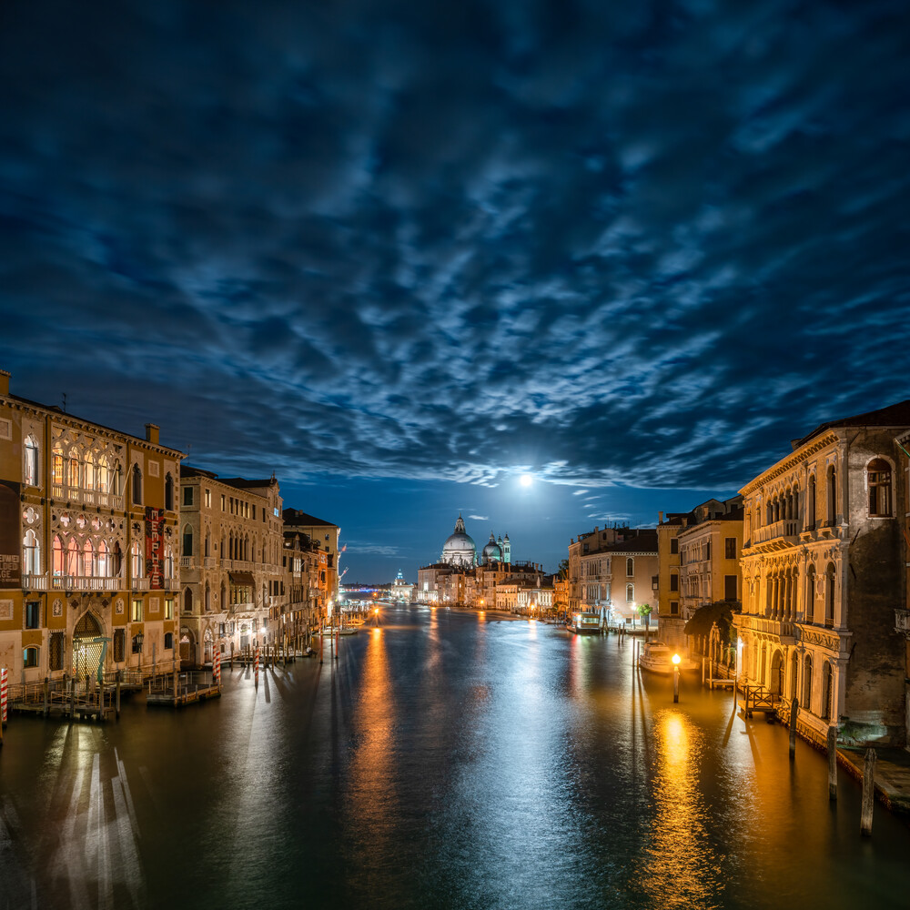 Full moon above the Grand Canal in Venice - Fineart photography by Jan Becke