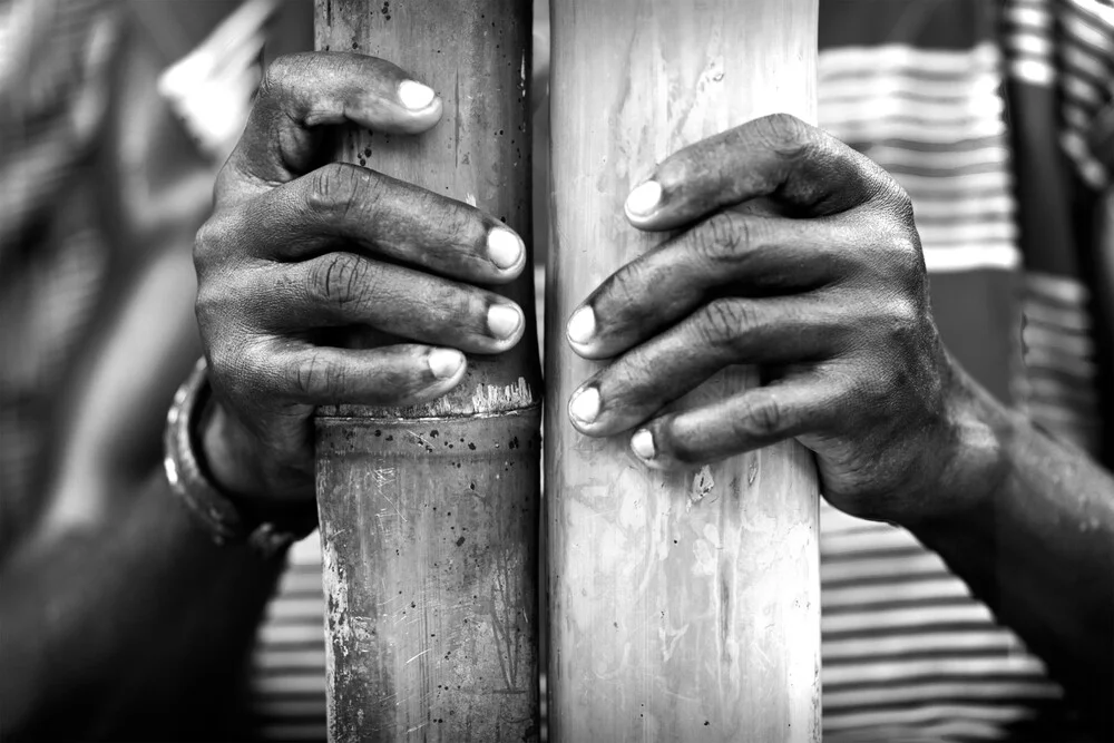 Bamboo player - Assin Mesomagor, Central Region - fotokunst von Lucía Arias Ballesteros