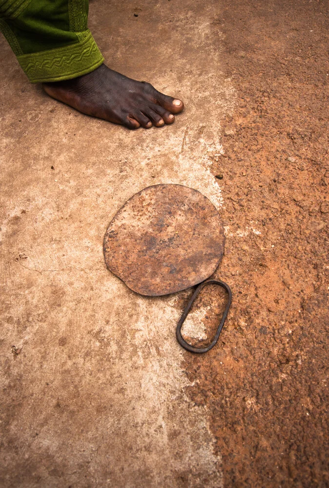 “Nyindogu” blade-instrument - Savulugu village, Northern Region - Fineart photography by Lucía Arias Ballesteros