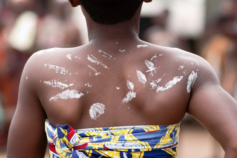 Dancing “Gabada“,  Amedzofe village, Volta region  - fotokunst von Lucía Arias Ballesteros