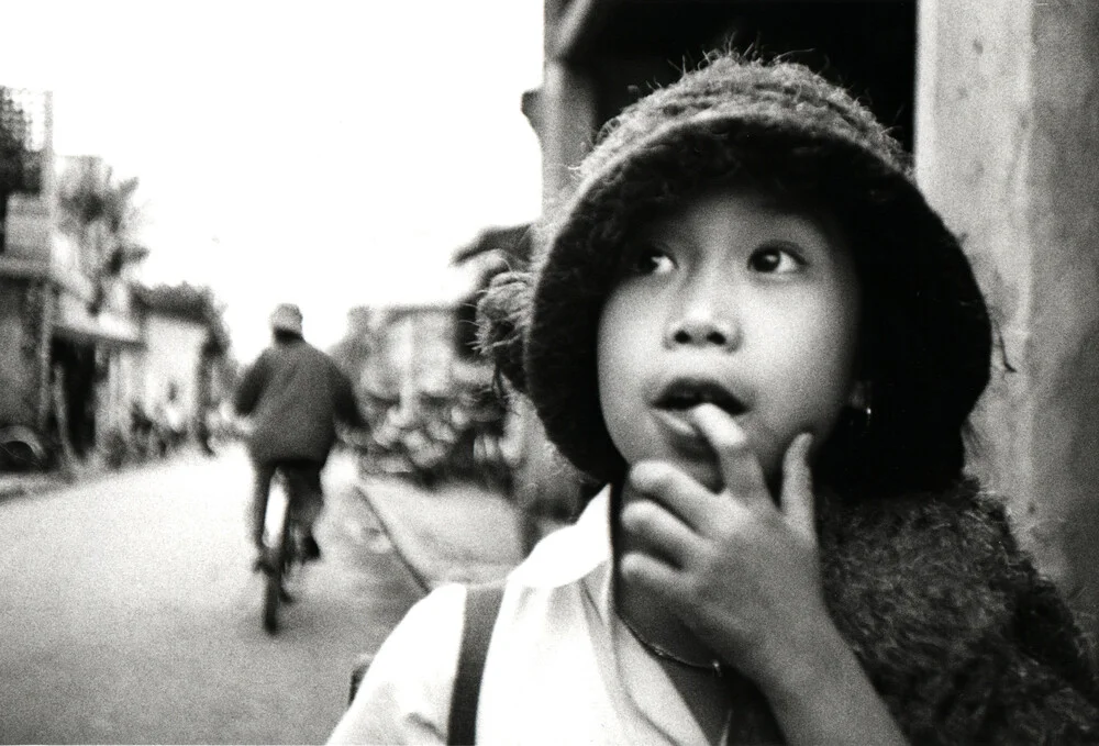Little girl in Vietnam - fotokunst von Jacqy Gantenbrink