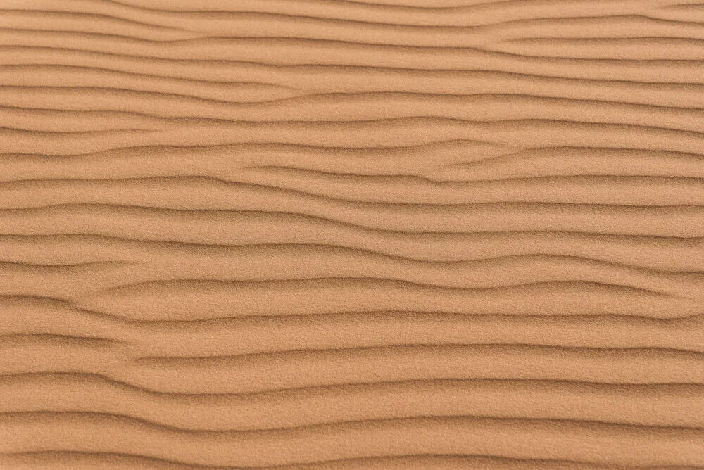 Pattern of sand in the desert - fotokunst von Photolovers .