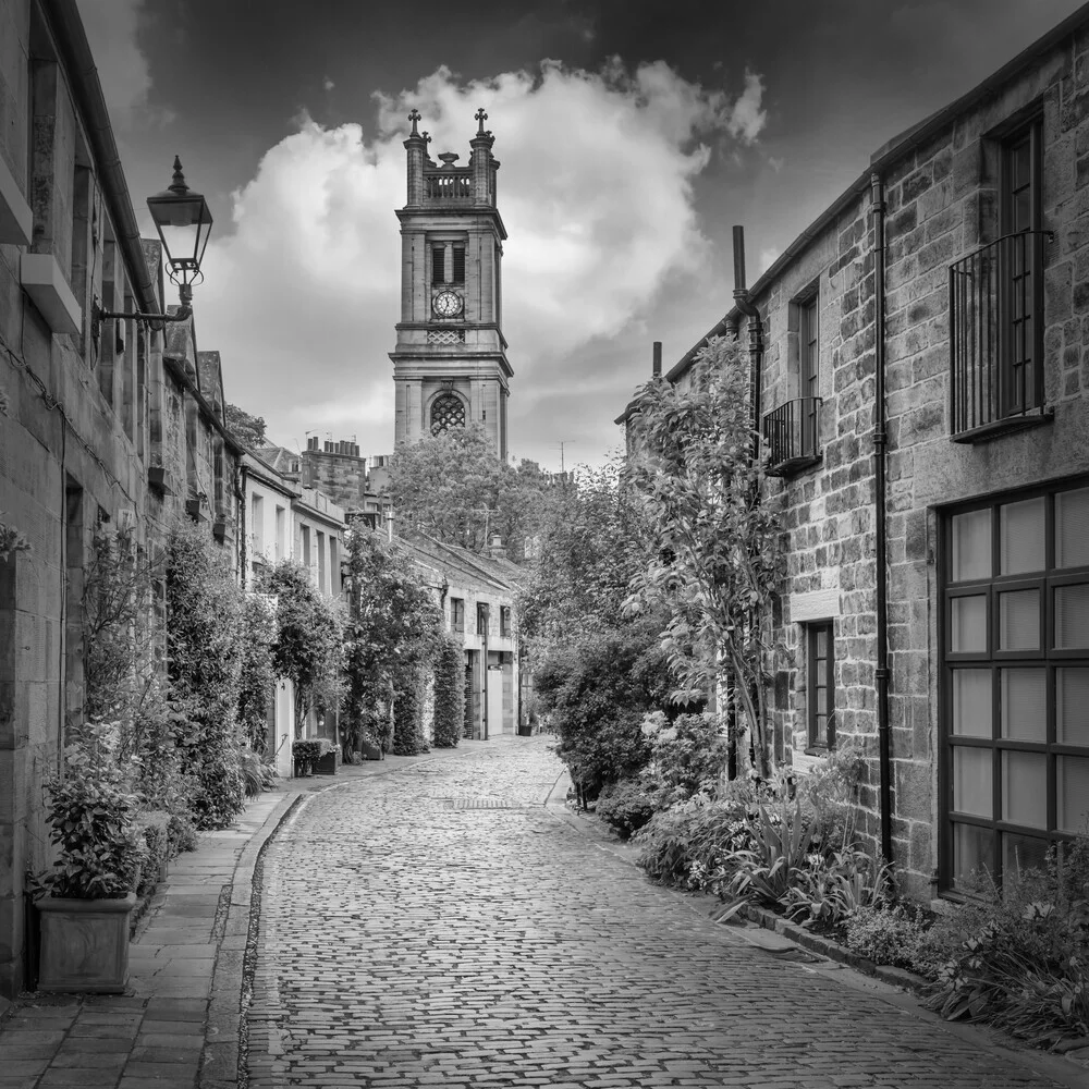 EDINBURGH Circus Lane - fotokunst von Melanie Viola