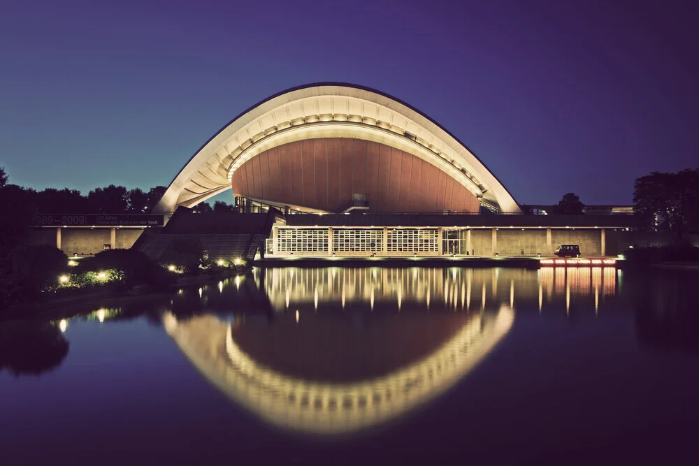 haus der kultuten der welt - fotokunst von Michael Belhadi