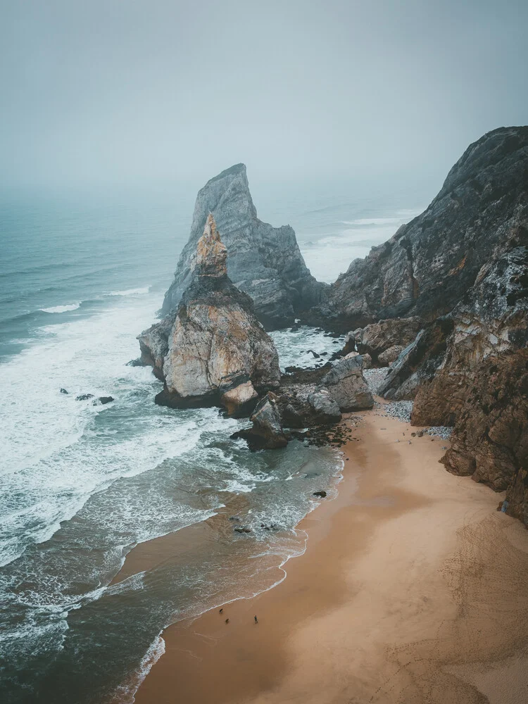 Praia da Ursa on a misty day - fotokunst von Philipp Heigel