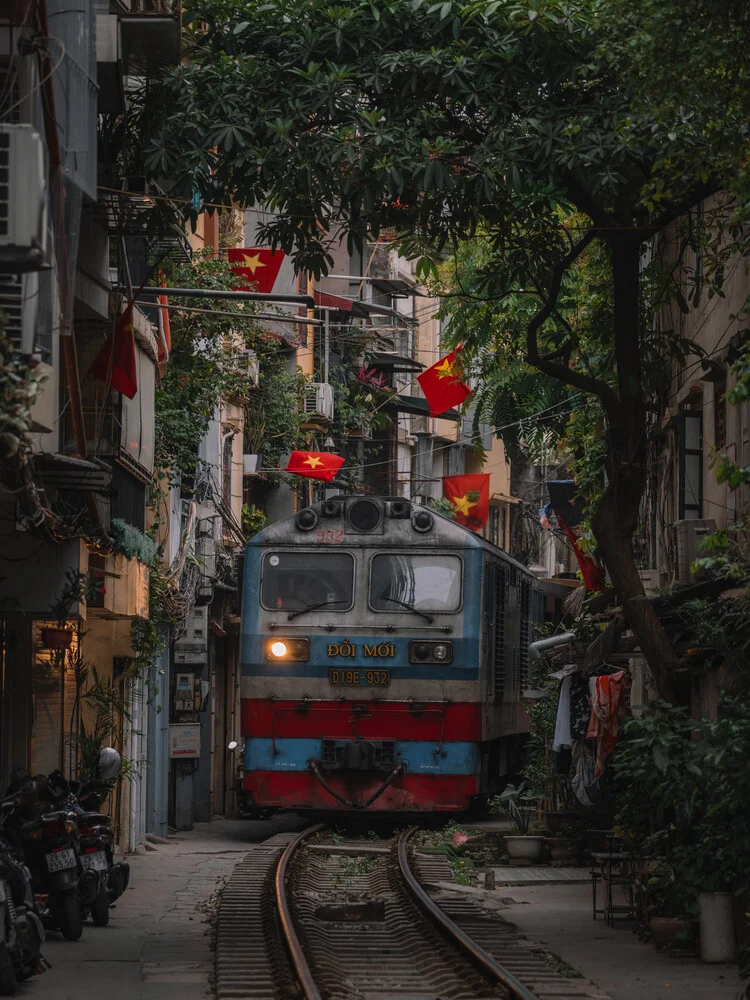 TRAIN STREET - fotokunst von Luca Talarico