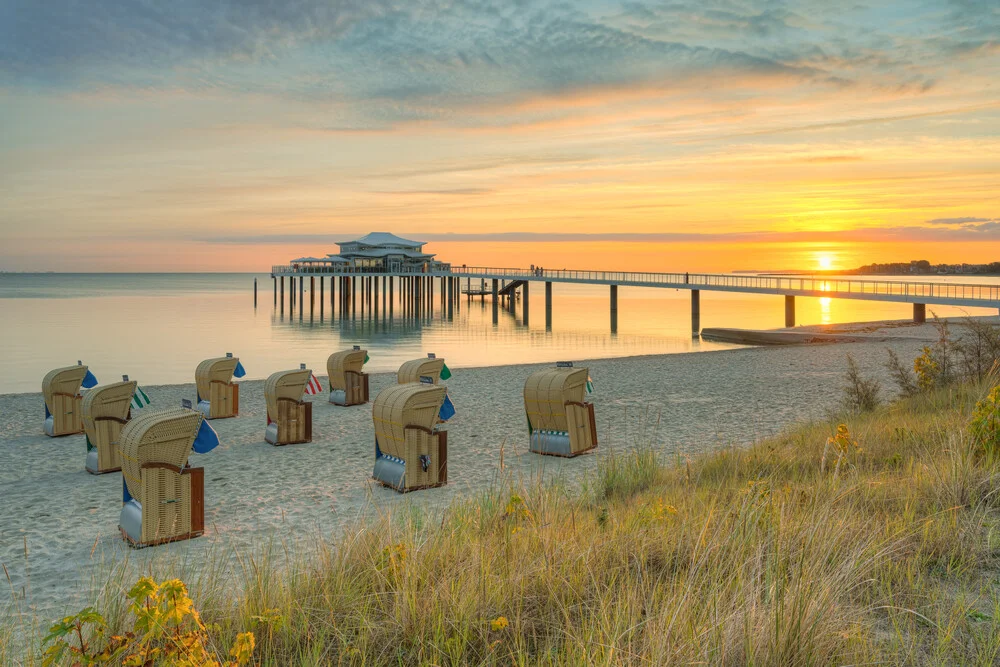 Sonnenaufgang am Timmendorfer Strand - fotokunst von Michael Valjak