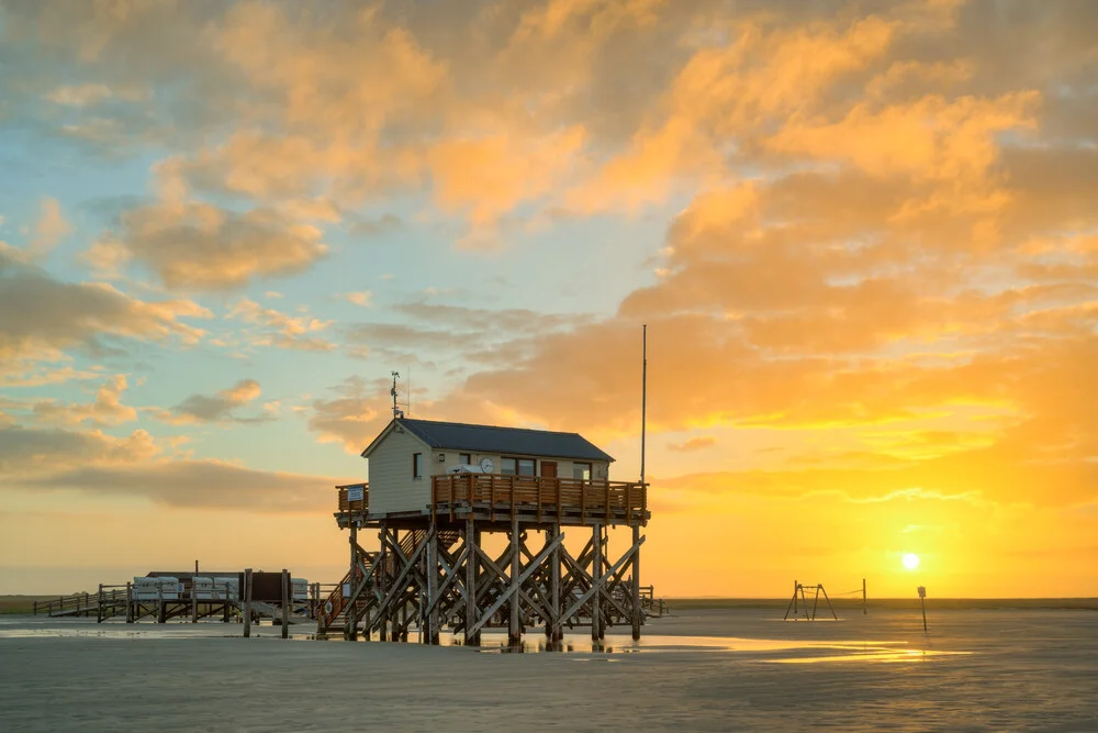 St. Peter-Ording Sonnenaufgang - fotokunst von Michael Valjak