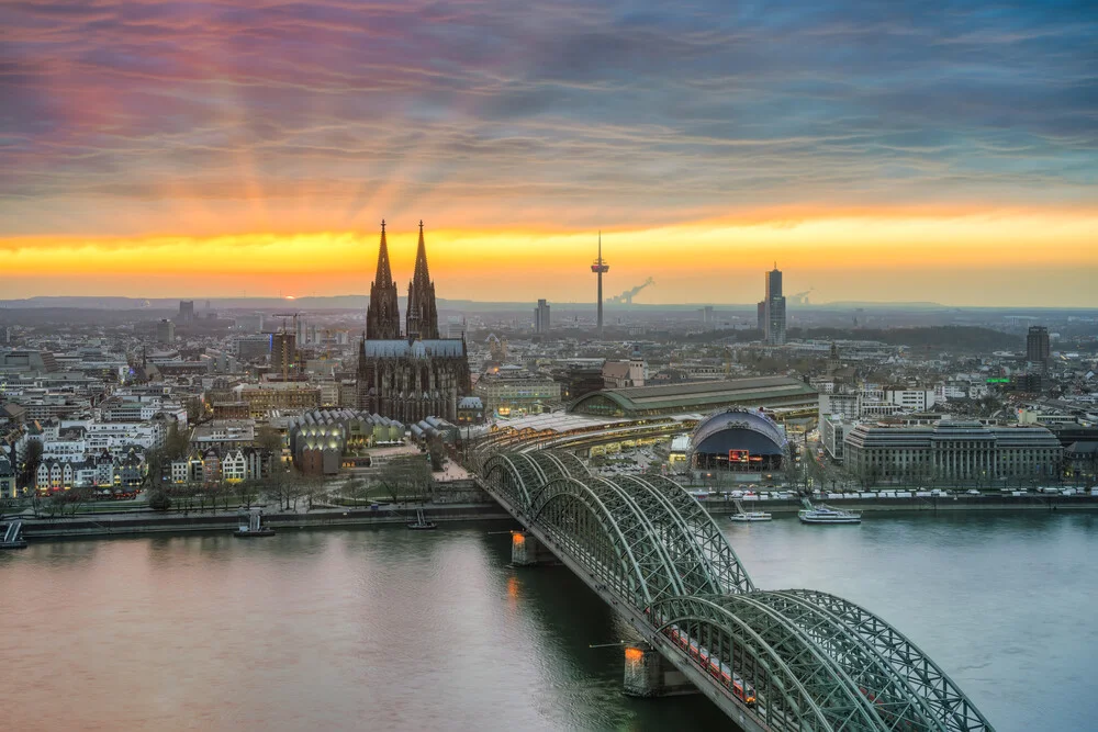 Sonnenuntergang in Köln - fotokunst von Michael Valjak