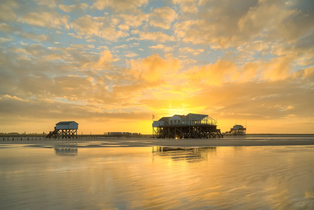 St. Peter-Ording Sonnenaufgang - fotokunst von Michael Valjak