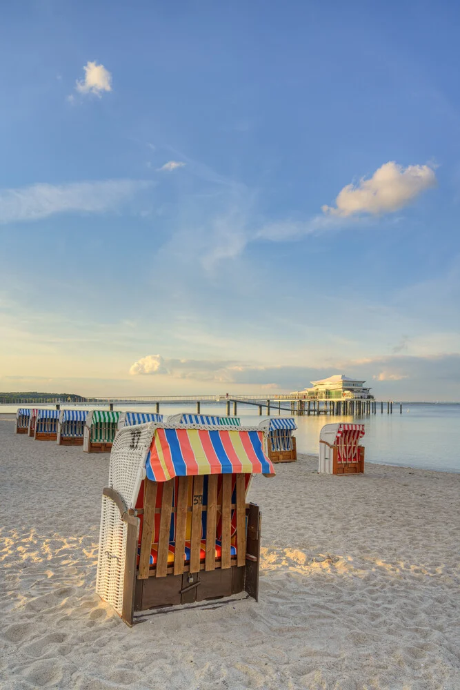 Strandkörbe am Timmendorfer Strand - fotokunst von Michael Valjak