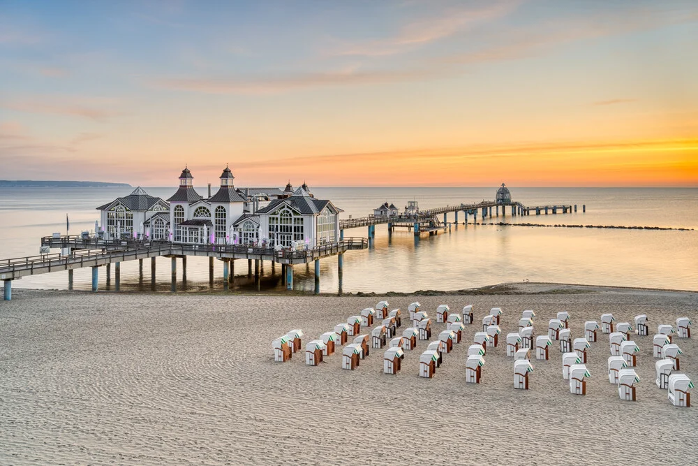 Sonnenaufgang bei der Seebrücke in Sellin - fotokunst von Michael Valjak