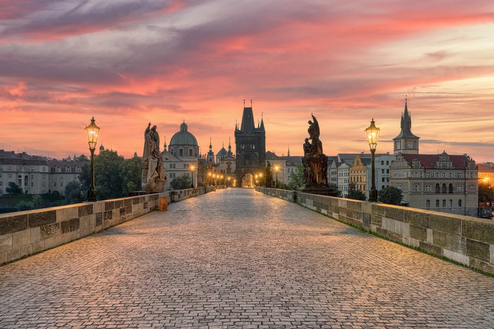 Karlsbrücke Prag am frühen Morgen - fotokunst von Michael Valjak