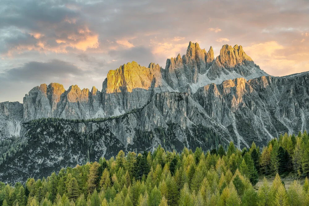 Croda da Lago in den Dolomiten - fotokunst von Michael Valjak