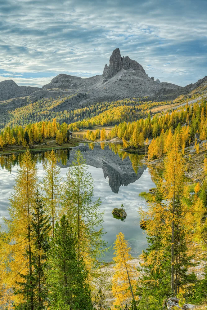 Lago Federa in den Dolomiten - fotokunst von Michael Valjak