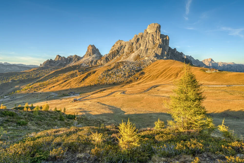 Passo di Giau in den Dolomiten - fotokunst von Michael Valjak