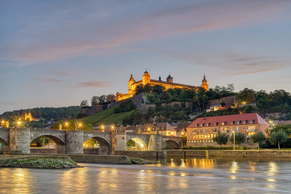 Würzburg am Abend - fotokunst von Michael Valjak