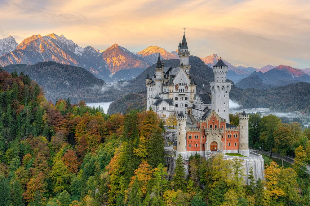 Schloss Neuschwanstein im Frühherbst - fotokunst von Michael Valjak