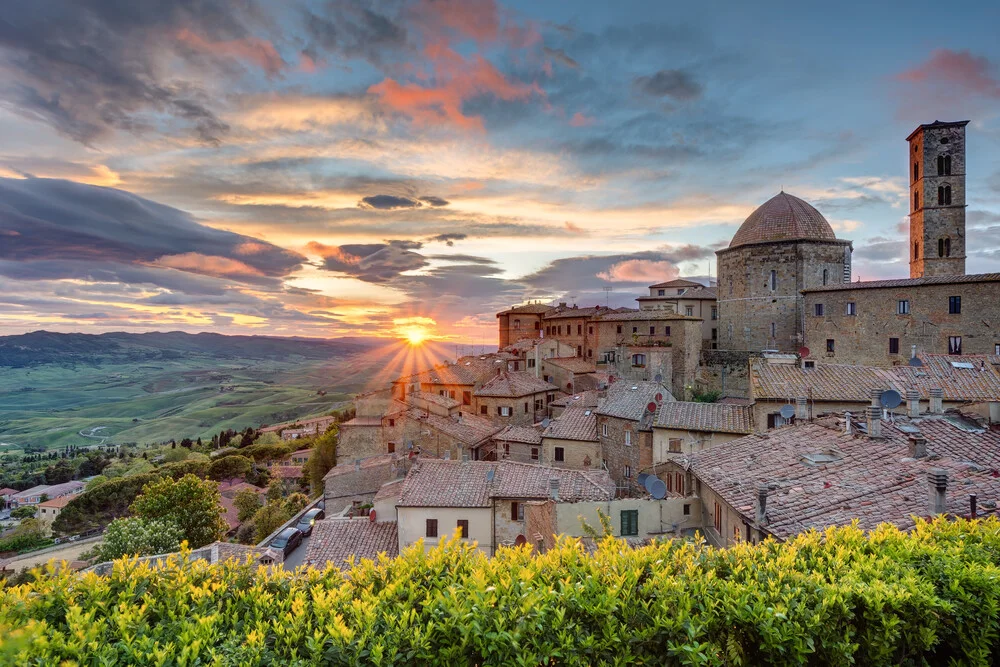 Volterra in der Toskana - fotokunst von Michael Valjak