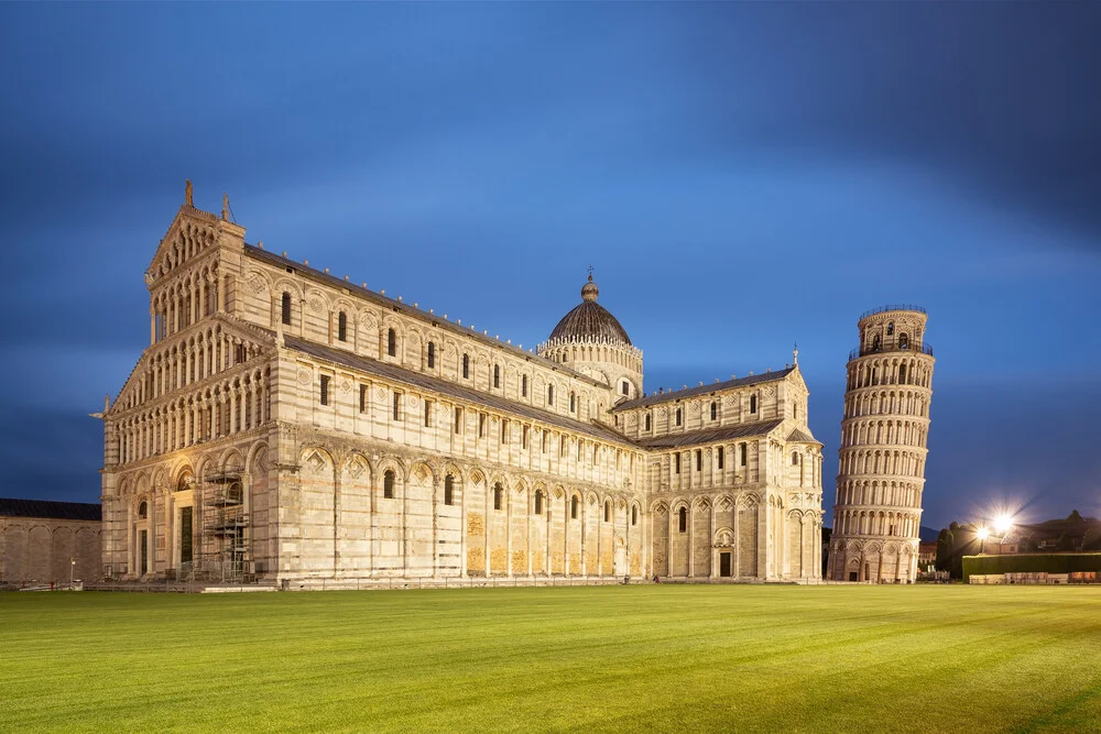 Pisa am Abend - fotokunst von Michael Valjak