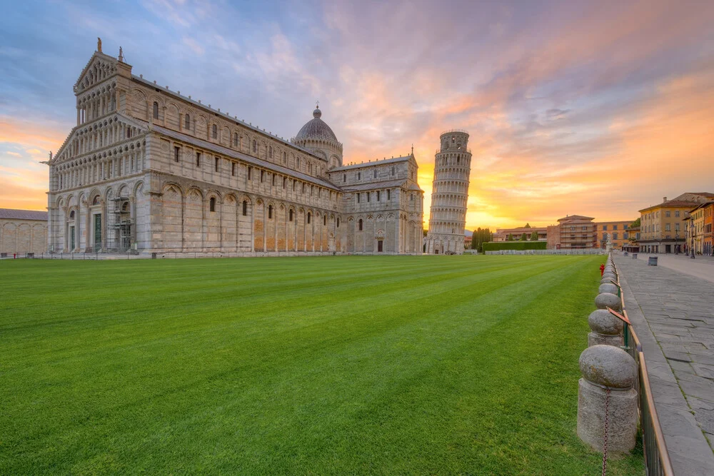 Dom und Schiefer Turm von Pisa - fotokunst von Michael Valjak
