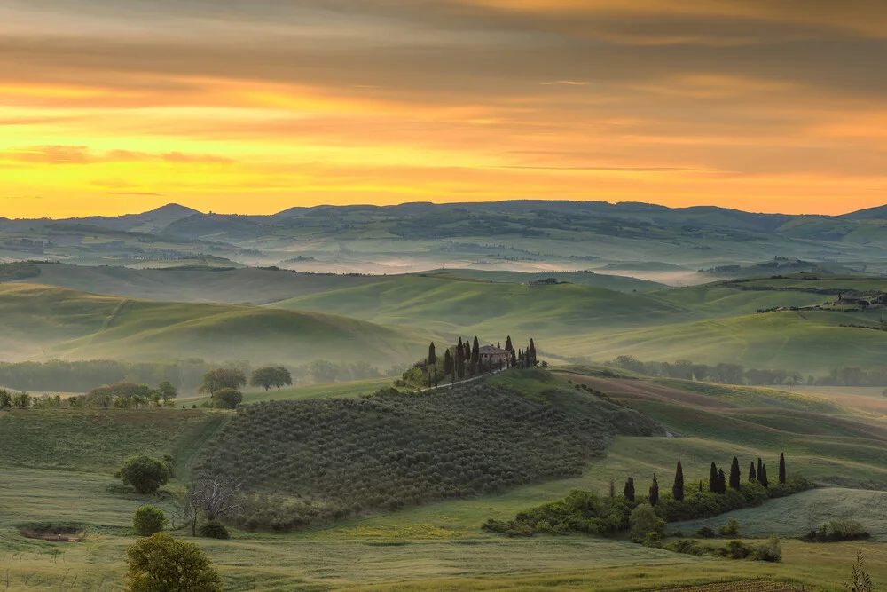 Morgenstimmung im Val d'Orcia in der Toskana - fotokunst von Michael Valjak