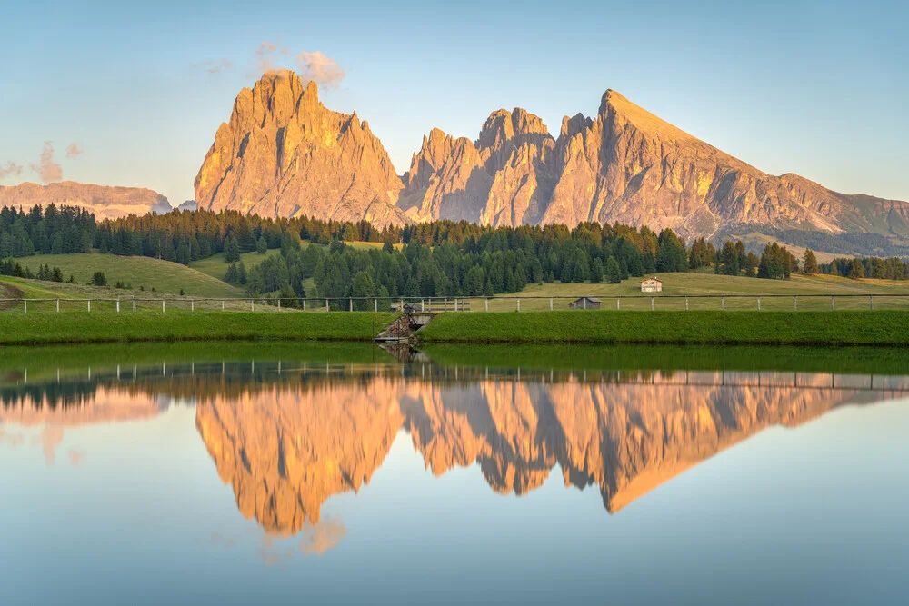 Alpenglühen auf der Seiser Alm - fotokunst von Michael Valjak