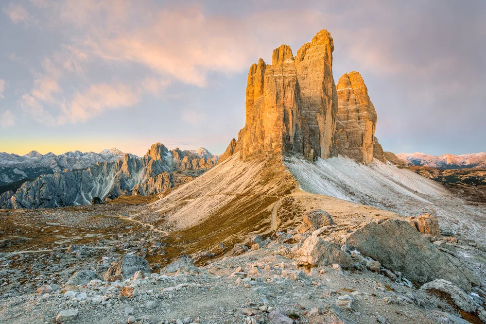 Drei Zinnen kurz vor Sonnenaufgang - fotokunst von Michael Valjak