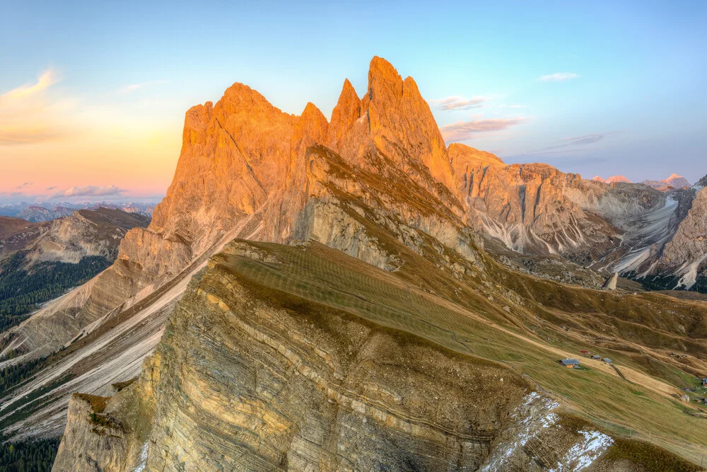 Seceda Alpenglühen - fotokunst von Michael Valjak