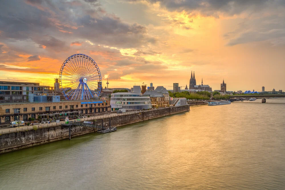 Skyline von Köln - fotokunst von Michael Valjak