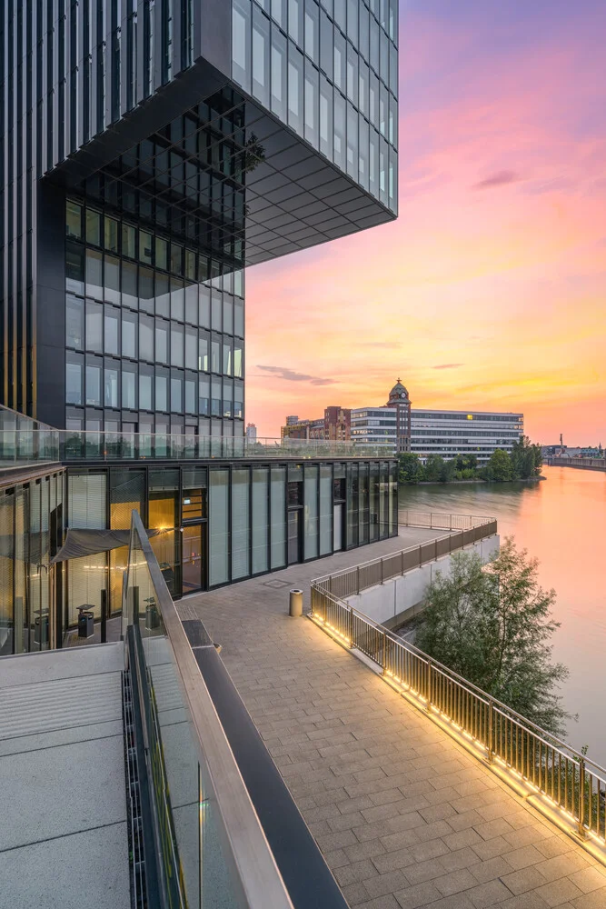 Evening atmosphere in Düsseldorf's media harbour - Fineart photography by Michael Valjak