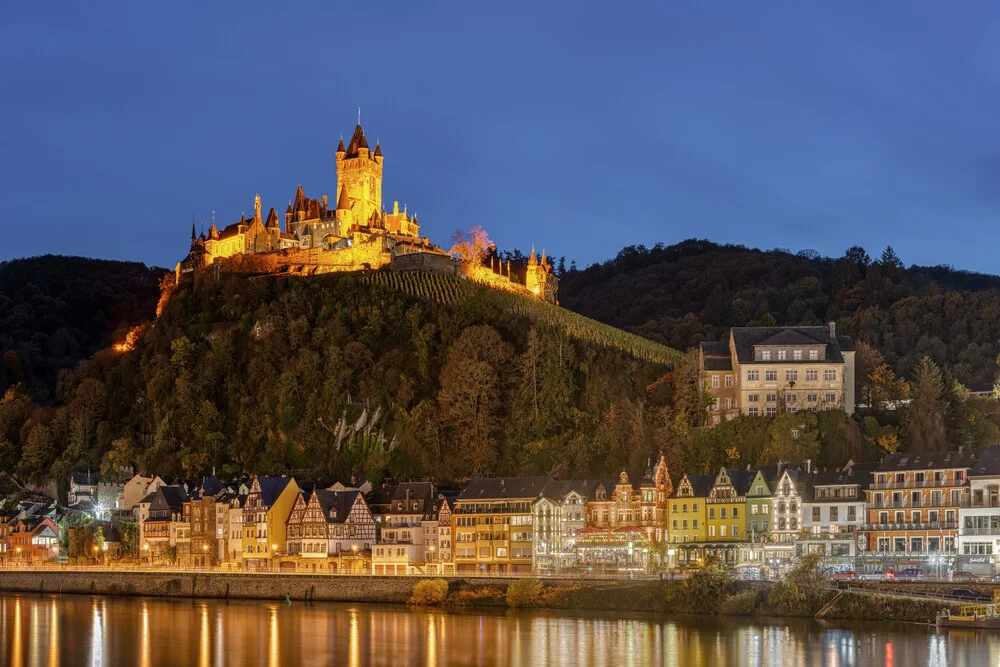 Cochem am Abend - fotokunst von Michael Valjak