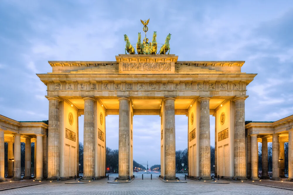 Brandenburger Tor in Berlin - fotokunst von Michael Valjak