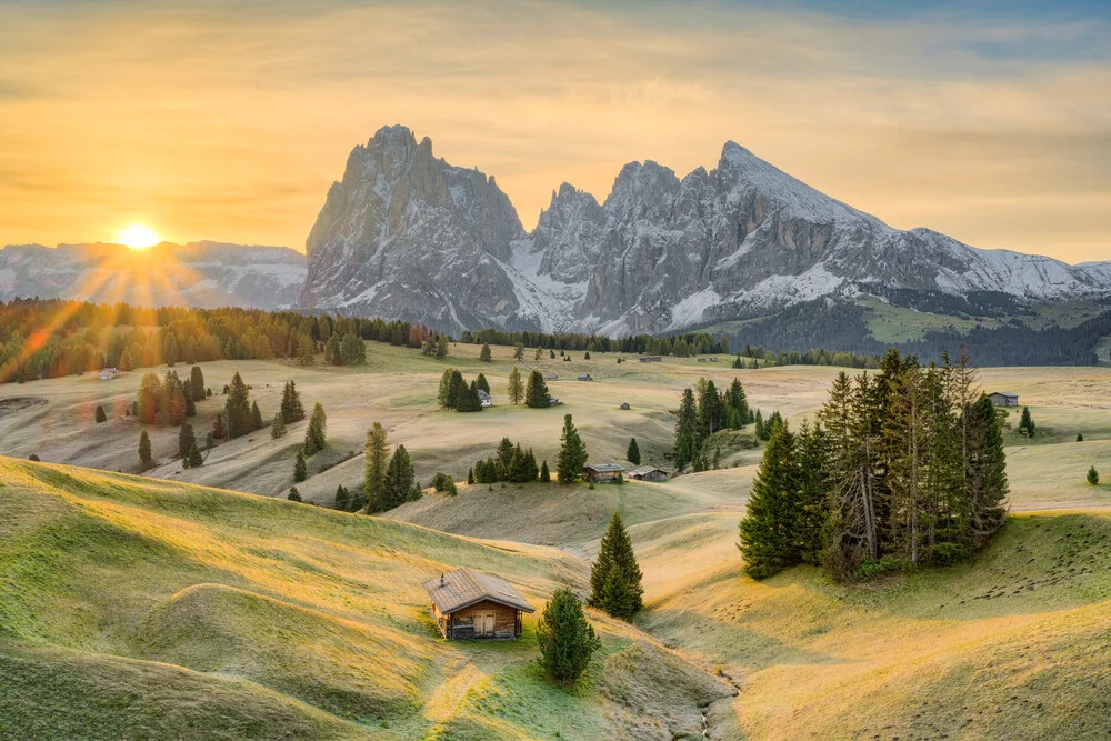 Sonnenaufgang auf der Seiser Alm im Herbst - fotokunst von Michael Valjak