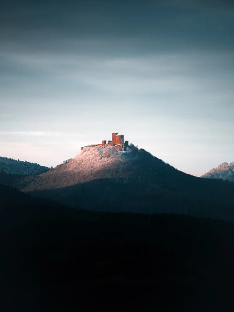 Reichsburg Trifels im Winterkleid - fotokunst von Jan Pallmer