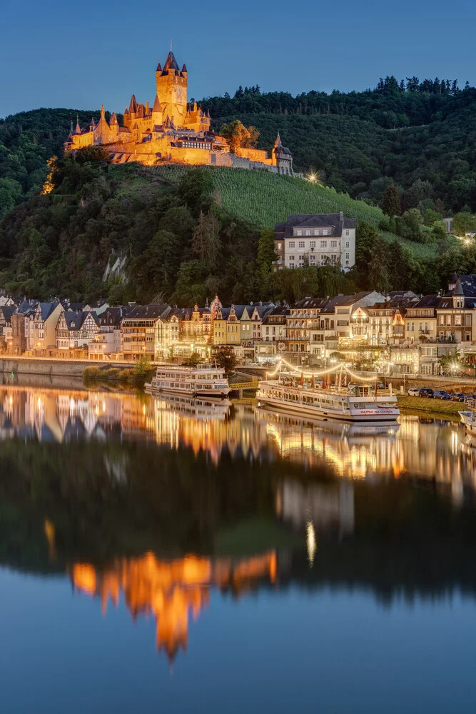 Cochem am Abend - fotokunst von Michael Valjak